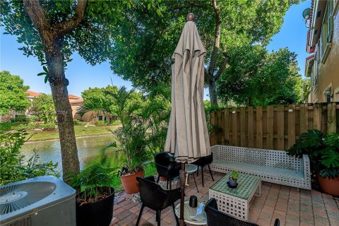 Townhouse in Dania Beach, Florida 2 bedrooms, 128.11 sq.m. № 1177785 - photo 2