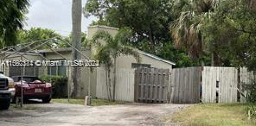 House in Fort Lauderdale, Florida 2 bedrooms, 79.52 sq.m. № 1145264