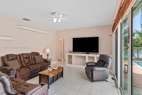 House in Pembroke Pines, Florida 4 bedrooms, 199.65 sq.m. № 1415511 - photo 25