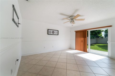 Casa en venta en Miami, Florida, 3 dormitorios, 145.02 m2 № 1332911 - foto 13