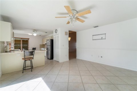 Casa en venta en Miami, Florida, 3 dormitorios, 145.02 m2 № 1332911 - foto 6