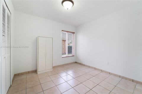 House in Miami, Florida 3 bedrooms, 145.02 sq.m. № 1332911 - photo 25