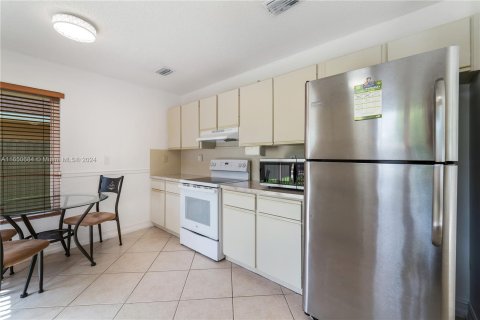 Casa en venta en Miami, Florida, 3 dormitorios, 145.02 m2 № 1332911 - foto 12