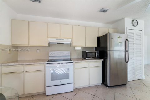 Casa en venta en Miami, Florida, 3 dormitorios, 145.02 m2 № 1332911 - foto 11