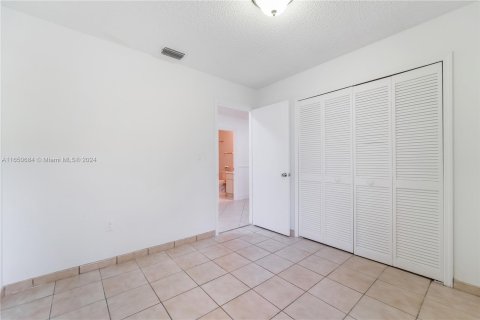 Casa en venta en Miami, Florida, 3 dormitorios, 145.02 m2 № 1332911 - foto 26