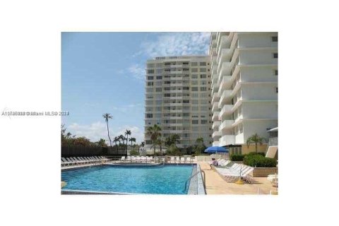 Condo in Miami Beach, Florida, 2 bedrooms  № 1332867 - photo 17