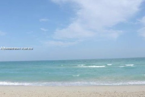 Condominio en venta en Miami Beach, Florida, 2 dormitorios, 105.35 m2 № 1332867 - foto 3