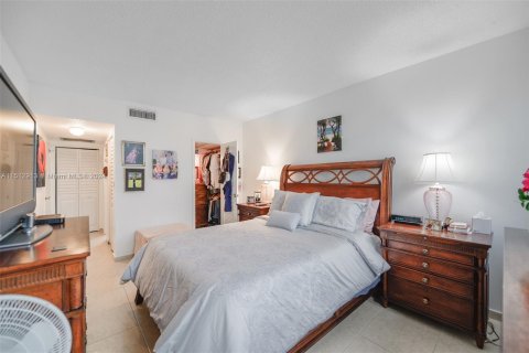 Condominio en venta en Hallandale Beach, Florida, 1 dormitorio, 80.82 m2 № 942731 - foto 16