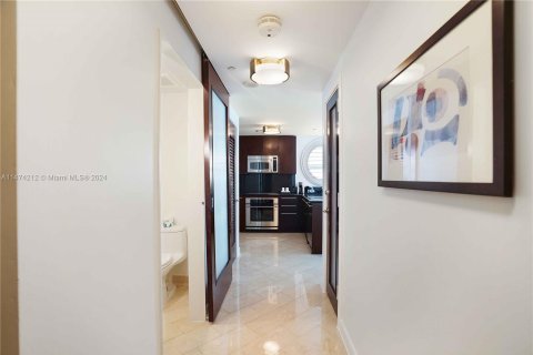 Condo in Miami Beach, Florida, 1 bedroom  № 812667 - photo 29