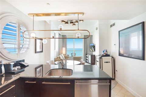 Condo in Miami Beach, Florida, 1 bedroom  № 812667 - photo 11