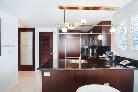 Condo in Miami Beach, Florida, 1 bedroom  № 812667 - photo 17