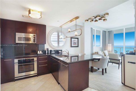 Condo in Miami Beach, Florida, 1 bedroom  № 812667 - photo 13