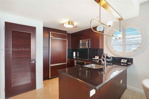 Condo in Miami Beach, Florida, 1 bedroom  № 812667 - photo 14