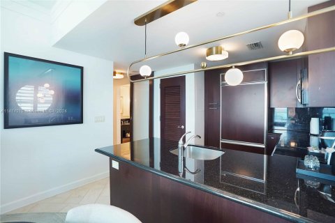 Condo in Miami Beach, Florida, 1 bedroom  № 812667 - photo 15