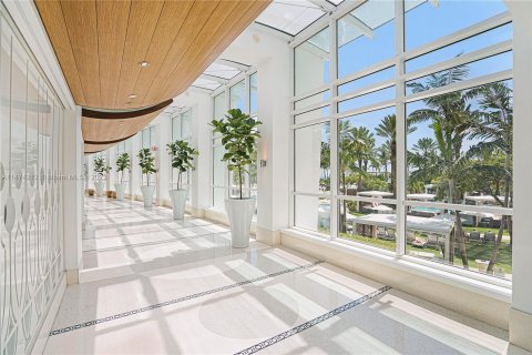 Condo in Miami Beach, Florida, 1 bedroom  № 812667 - photo 1