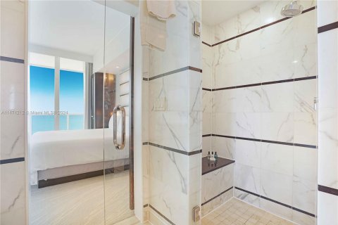 Condo in Miami Beach, Florida, 1 bedroom  № 812667 - photo 23