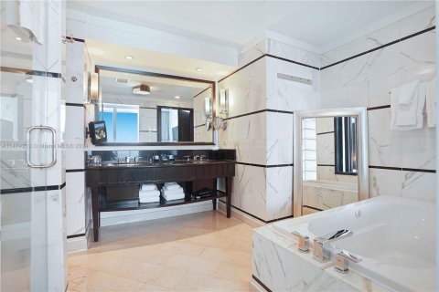 Condo in Miami Beach, Florida, 1 bedroom  № 812667 - photo 24