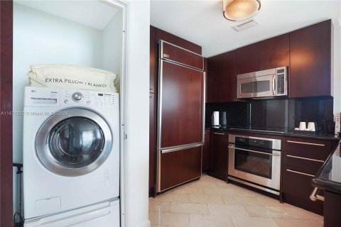 Condo in Miami Beach, Florida, 1 bedroom  № 812667 - photo 16