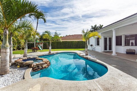 Villa ou maison à louer à Miami, Floride: 6 chambres, 317.08 m2 № 812666 - photo 7