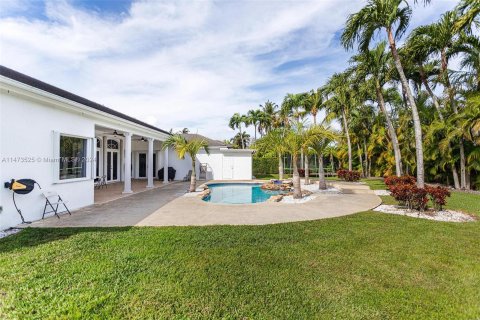 Villa ou maison à louer à Miami, Floride: 6 chambres, 317.08 m2 № 812666 - photo 9