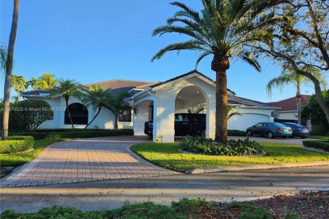 Villa ou maison à louer à Miami, Floride: 6 chambres, 317.08 m2 № 812666 - photo 1