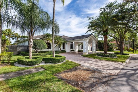 Villa ou maison à louer à Miami, Floride: 6 chambres, 317.08 m2 № 812666 - photo 12