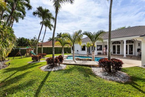 Villa ou maison à louer à Miami, Floride: 6 chambres, 317.08 m2 № 812666 - photo 10