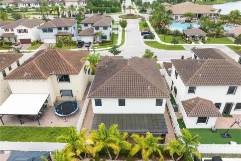 Villa ou maison à vendre à Hialeah, Floride: 5 chambres, 260.87 m2 № 615997 - photo 10
