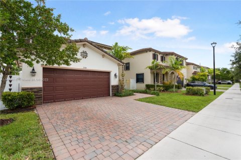 Villa ou maison à vendre à Hialeah, Floride: 5 chambres, 260.87 m2 № 615997 - photo 5