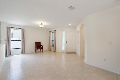 Villa ou maison à vendre à Hialeah, Floride: 5 chambres, 260.87 m2 № 615997 - photo 9