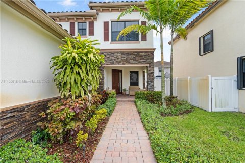 Villa ou maison à vendre à Hialeah, Floride: 5 chambres, 260.87 m2 № 615997 - photo 6