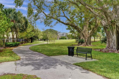 Condo in Hollywood, Florida, 2 bedrooms  № 1392051 - photo 28