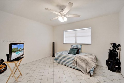 Condo in Hollywood, Florida, 2 bedrooms  № 1392051 - photo 19