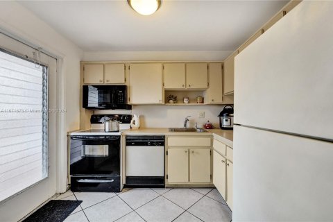 Condo in Hollywood, Florida, 2 bedrooms  № 1392051 - photo 12