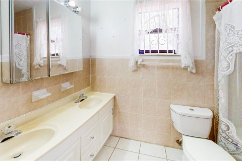 Casa en venta en Miami, Florida, 4 dormitorios, 135.27 m2 № 1354504 - foto 19