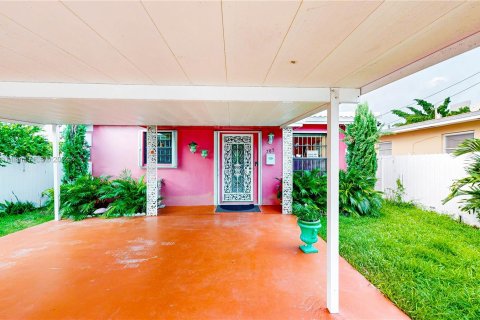 House in Miami, Florida 4 bedrooms, 135.27 sq.m. № 1354504 - photo 29