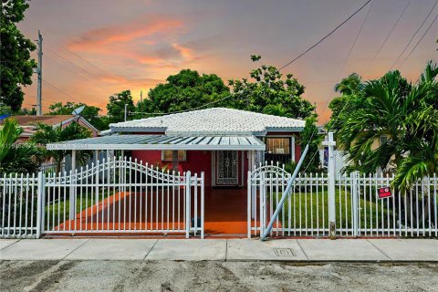 Villa ou maison à vendre à Miami, Floride: 4 chambres, 135.27 m2 № 1354504 - photo 1