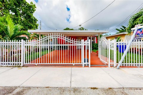 Villa ou maison à vendre à Miami, Floride: 4 chambres, 135.27 m2 № 1354504 - photo 28