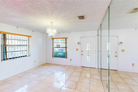 Casa en venta en Miami, Florida, 4 dormitorios, 135.27 m2 № 1354504 - foto 5