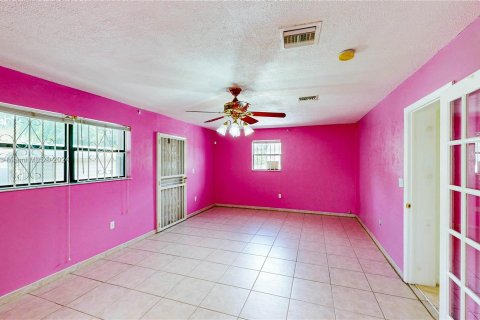 Casa en venta en Miami, Florida, 4 dormitorios, 135.27 m2 № 1354504 - foto 16