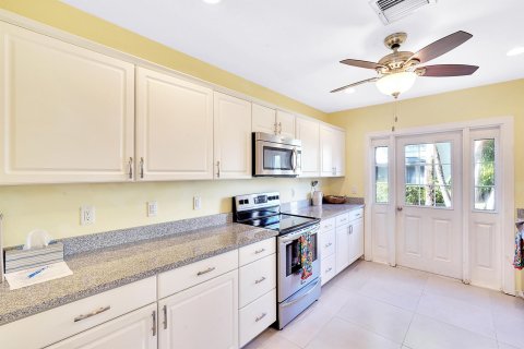 Condo in Stuart, Florida, 2 bedrooms  № 996355 - photo 29