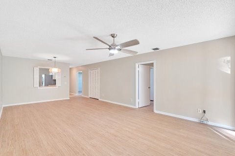 Condo in Stuart, Florida, 2 bedrooms  № 996355 - photo 25