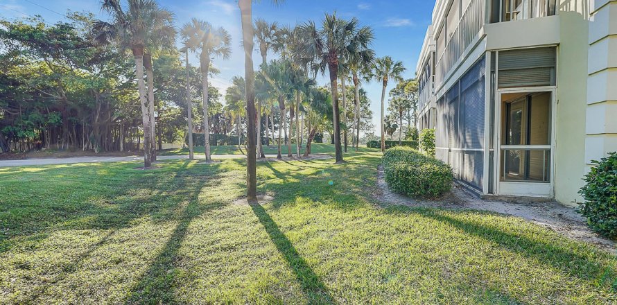 Condo in Stuart, Florida, 2 bedrooms  № 996355