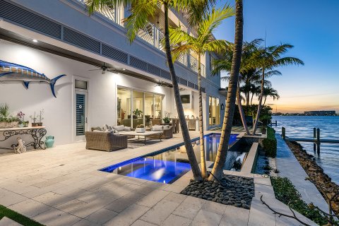 Villa ou maison à vendre à Riviera Beach, Floride: 5 chambres, 441.56 m2 № 869375 - photo 4