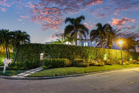 Casa en venta en Riviera Beach, Florida, 5 dormitorios, 441.56 m2 № 869375 - foto 9