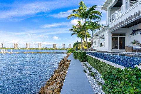 Villa ou maison à vendre à Riviera Beach, Floride: 5 chambres, 441.56 m2 № 869375 - photo 18