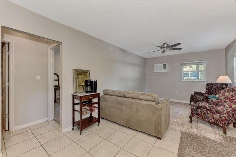 Commercial property in Punta Gorda, Florida 6 bedrooms, 282.42 sq.m. № 1169187 - photo 28