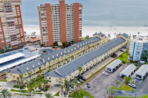 Touwnhouse à vendre à Redington Shores, Floride: 2 chambres, 114.92 m2 № 1361823 - photo 1