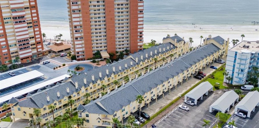 Adosado en Redington Shores, Florida 2 dormitorios, 114.92 m2 № 1361823