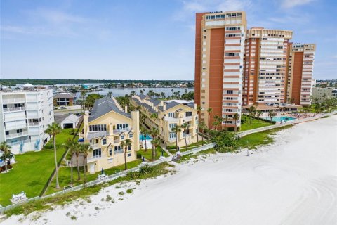 Touwnhouse à vendre à Redington Shores, Floride: 2 chambres, 114.92 m2 № 1361823 - photo 3